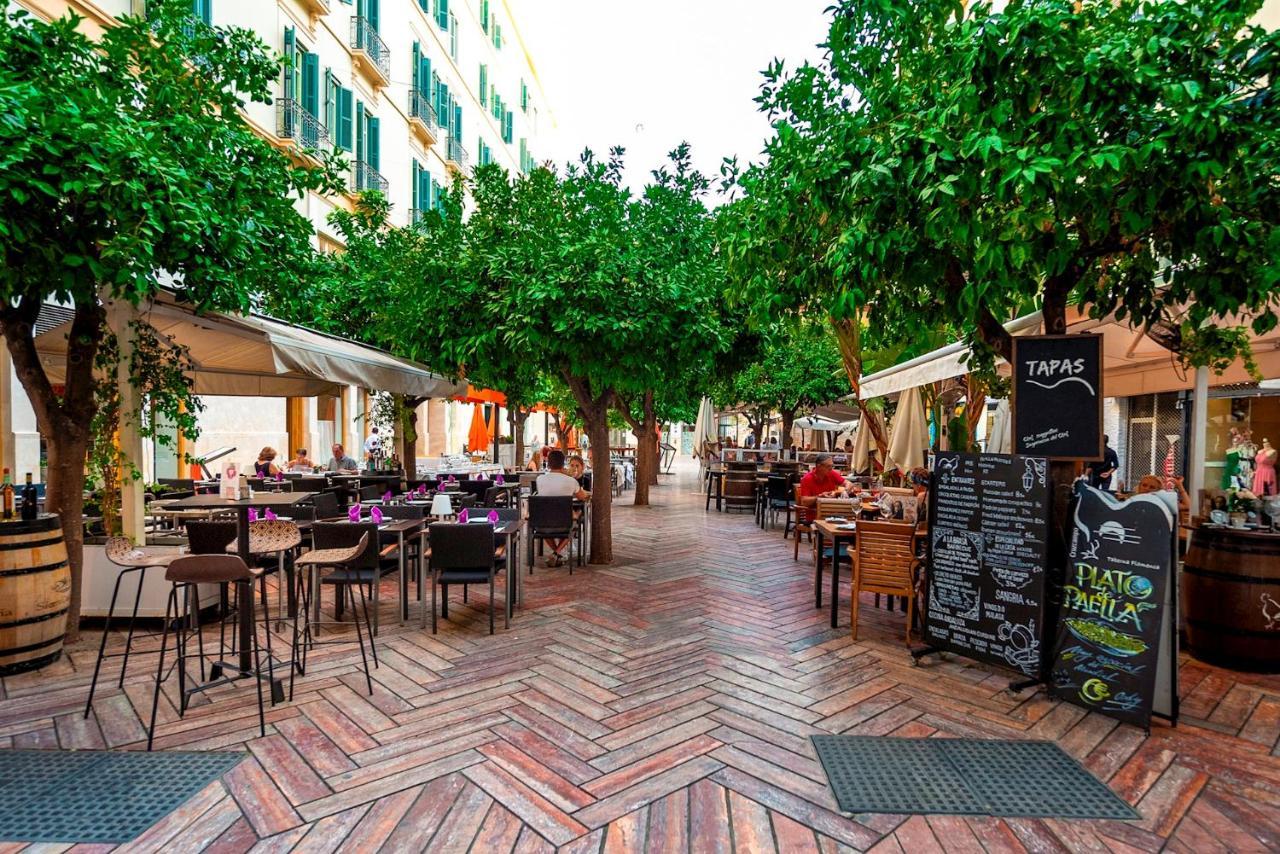 Genteel Home Plaza de las Flores Málaga Buitenkant foto